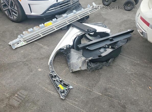 5UX23EM04V9428758 2027 BMW X7 Белый Вид подкапотного пространства