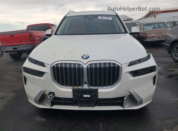 5UX23EM04V9428758 2027 BMW X7 Белый Вид спереди