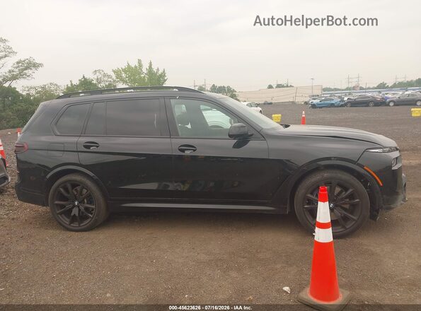 5UX23EM05S9X70280 2025 BMW X7 Black Widok wnętrza z tyłu