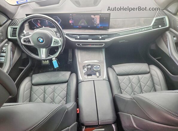 5UX23EM06P9P83739 2023 BMW X7 Белый Вид панели приборов