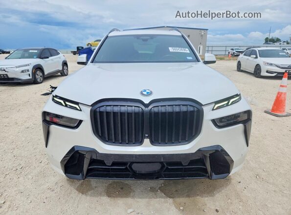 5UX23EM06P9P83739 2023 BMW X7 Белый Вид спереди