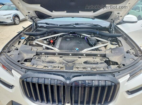5UX23EM06P9P83739 2023 BMW X7 Белый Вид подкапотного пространства