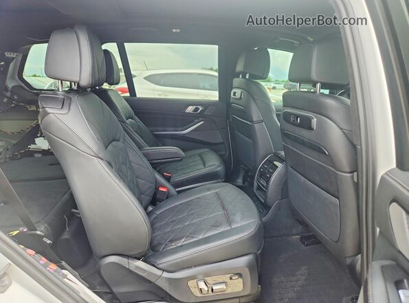 5UX23EM06P9P83739 2023 BMW X7 Белый Вид задней части салона
