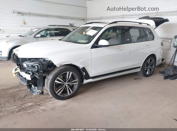 5UX23EM06V9428938 2027 BMW X7 White წინა მარცხენა ხედი სამი მეოთხედიდან