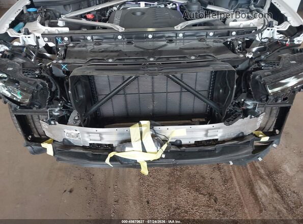 5UX23EM06V9428938 2027 BMW X7 White წინა ხედი