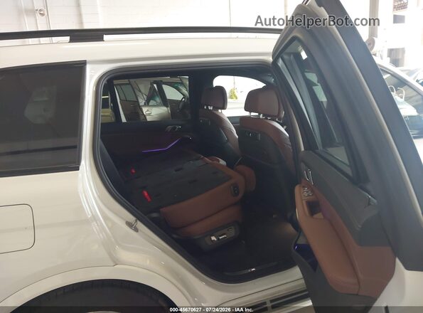 5UX23EM06V9428938 2027 BMW X7 White VIN კოდის სტიკერის ხედი