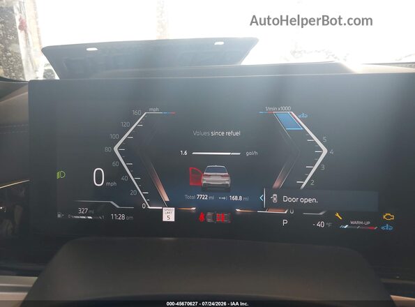 5UX23EM06V9428938 2027 BMW X7 White უკანა სავარძლების ხედი