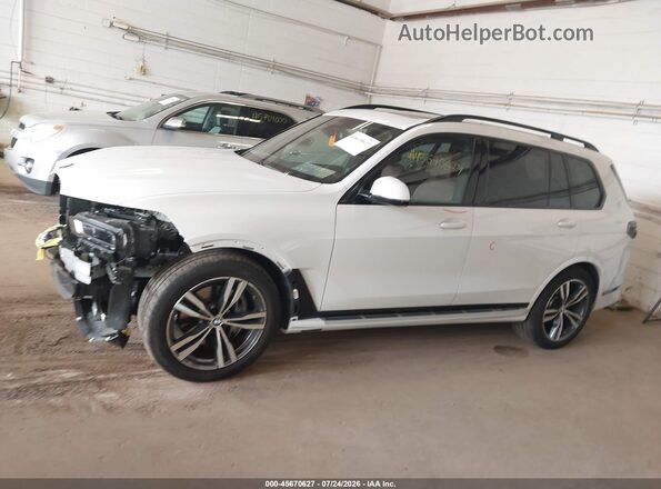 5UX23EM06V9428938 2027 BMW X7 White სალონის 360-გრადუსიანი ხედი