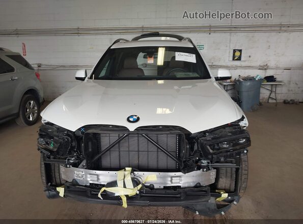 5UX23EM06V9428938 2027 BMW X7 White ხელსაწყოთა პანელის ხედი