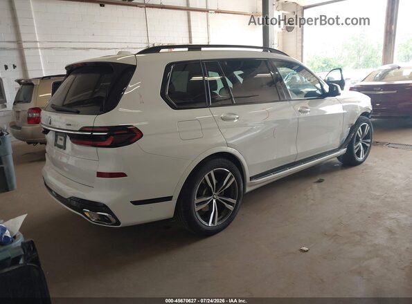 5UX23EM06V9428938 2027 BMW X7 White უკანა მარჯვენა
