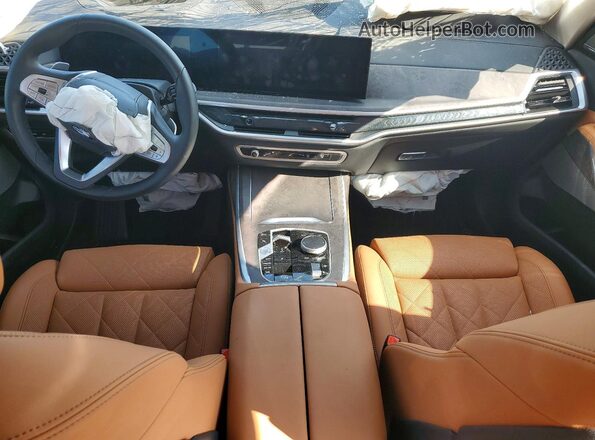 5UX23EM07S9X18195 2025 BMW X7 Gray Առջևի վահանակի տեսք