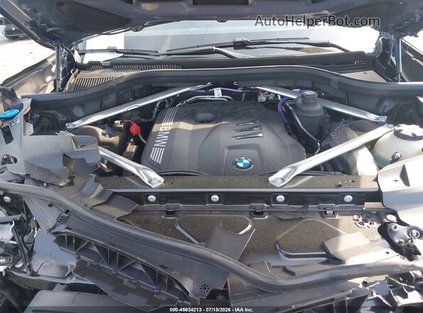 5UX23EM07T9260336 2026 BMW X7 Gray Widok z tyłu