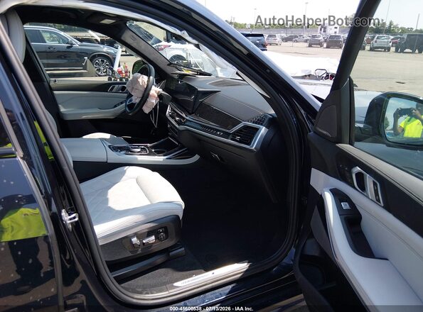 5UX23EM09P9S07126 2023 BMW X7 Black Вид салону спереду