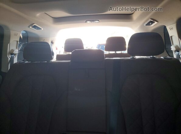 5UX23EM09R9V13245 2024 BMW X7 Black Widok tylnych siedzeń