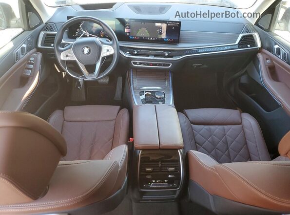 5UX23EM09R9V13245 2024 BMW X7 Black Widok deski rozdzielczej