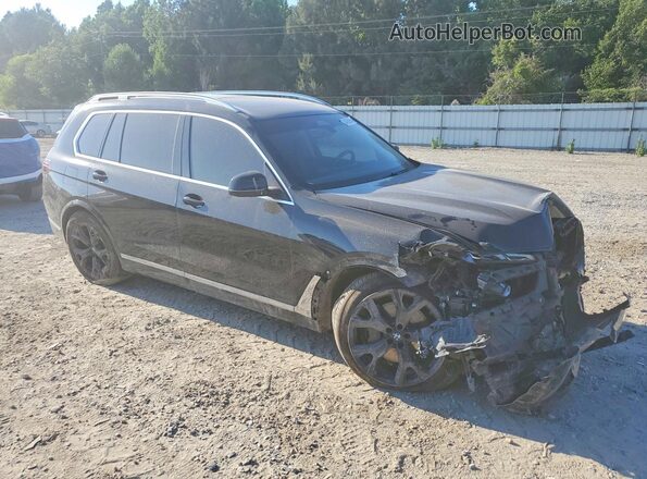 5UX23EM09R9V13245 2024 BMW X7 Black Przód prawy