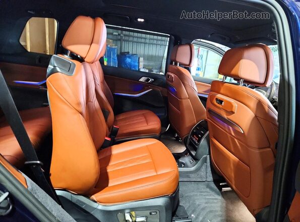 5UX23EM09S9008392 2025 BMW X7 Blue Սալոնի հետևի տեսք