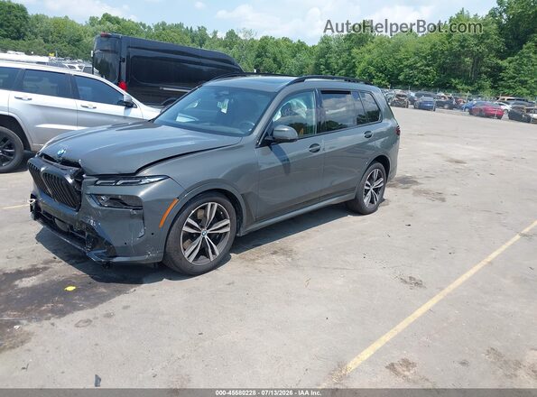 5UX23EM09S9Y92138 2025 BMW X7 Gray Front left