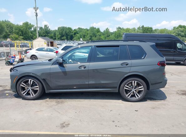 5UX23EM09S9Y92138 2025 BMW X7 Gray 360 interior view