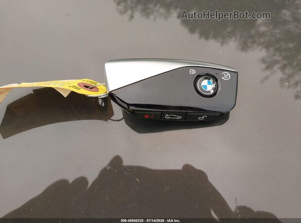 5UX23EM09S9Y92138 2025 BMW X7 Gray Dashboard view
