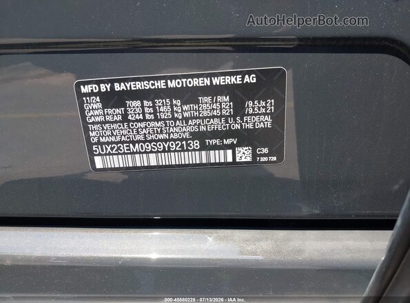 5UX23EM09S9Y92138 2025 BMW X7 Gray Engine compartment view