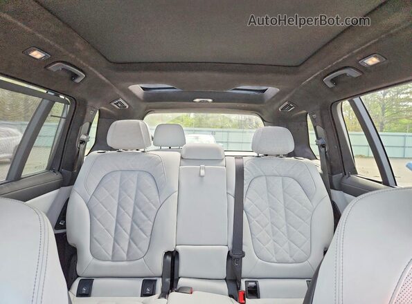 5UX23EM09S9Z32573 2025 BMW X7 Черный Вид задних сидений