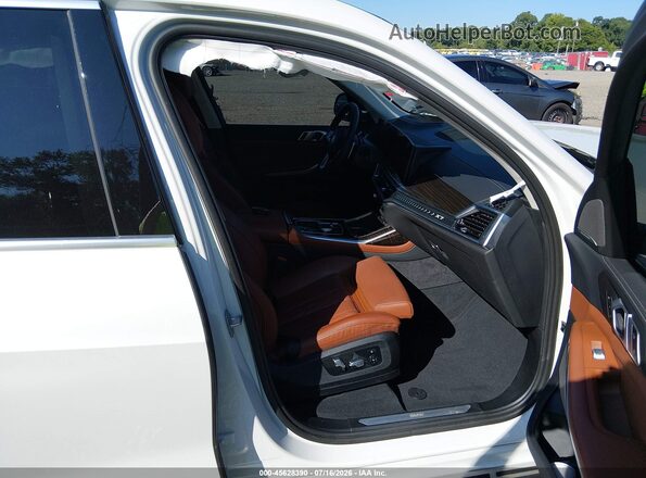 5UX23EM0XR9V51115 2024 BMW X7 White Вид салону спереду