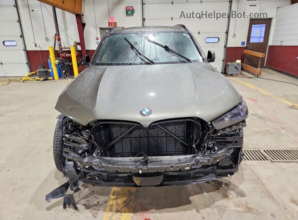 5UX23EU01R9S38938 2024 BMW X5 Green Front view