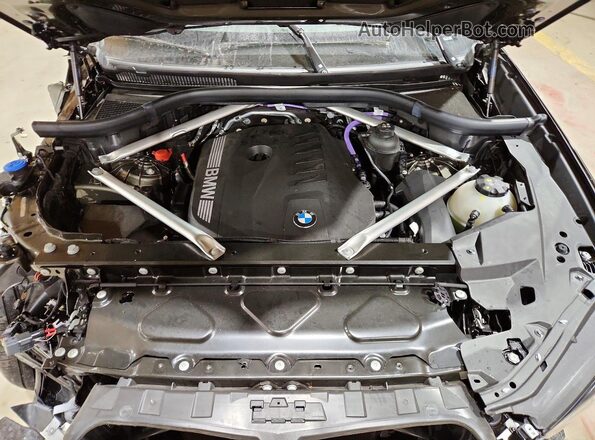 5UX23EU01R9S38938 2024 BMW X5 Green Engine compartment view