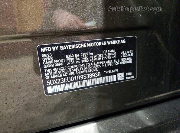 5UX23EU01R9S38938 2024 BMW X5 Green 360 interior view