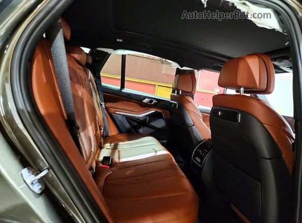 5UX23EU01R9S38938 2024 BMW X5 Green Rear interior view