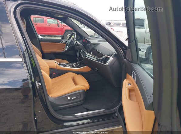 5UX23EU01R9V20576 2024 BMW X5 Black Вид салону спереду