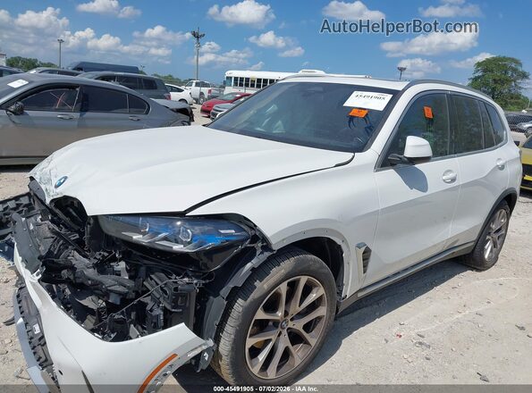 5UX23EU01R9V32193 2024 BMW X5 White Front left