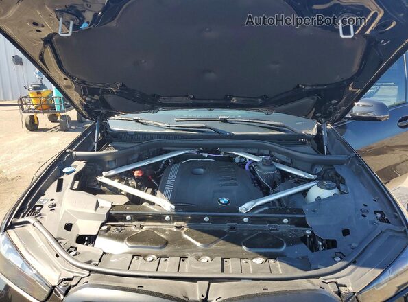 5UX23EU01R9V38057 2024 BMW X5 Black Vista del compartimento del motor