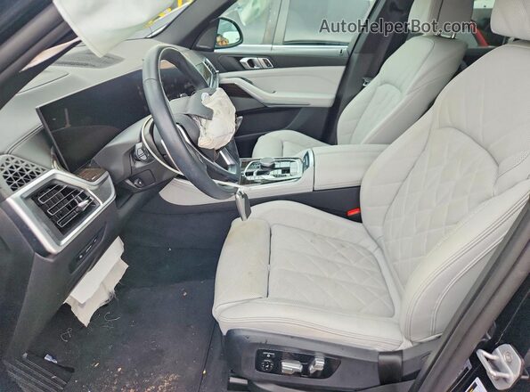 5UX23EU01S9Z30588 2025 BMW X5 Black Вид салону спереду