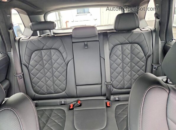 5UX23EU01T9069351 2026 BMW X5 White Widok tylnych siedzeń