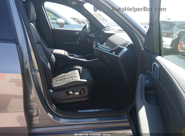 5UX23EU01T9105037 2026 BMW X5 Gray Front interior view
