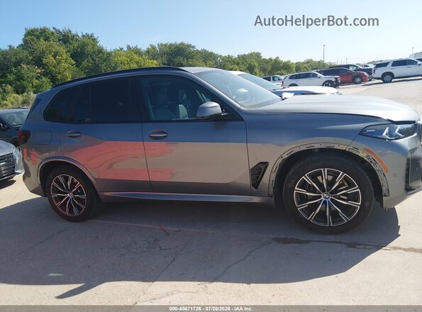 5UX23EU01T9105037 2026 BMW X5 Gray Rear interior view