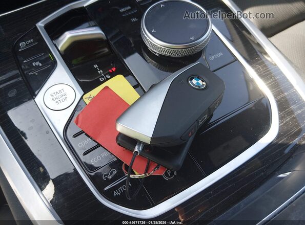 5UX23EU01T9105037 2026 BMW X5 Gray Dashboard view