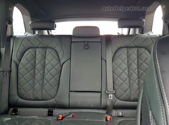 5UX23EU02S9X56191 2025 BMW X5 Silver უკანა სავარძლების ხედი