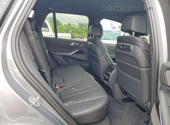 5UX23EU02S9X56191 2025 BMW X5 Silver უკანა სალონის ხედი