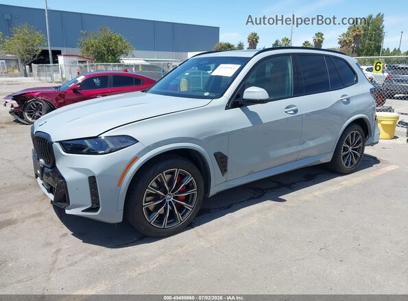 5UX23EU04R9V23410 2024 BMW X5 Light Blue Vista tres cuartos delantera izquierda