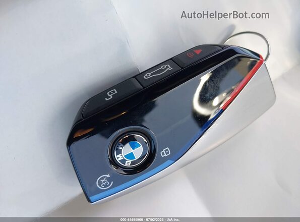 5UX23EU04R9V23410 2024 BMW X5 Light Blue Vista del salpicadero