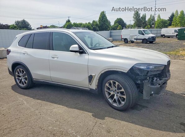 5UX23EU05R9S66337 2024 BMW X5 White Front right