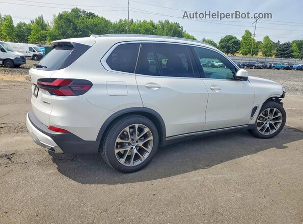 5UX23EU05R9S66337 2024 BMW X5 White Rear right