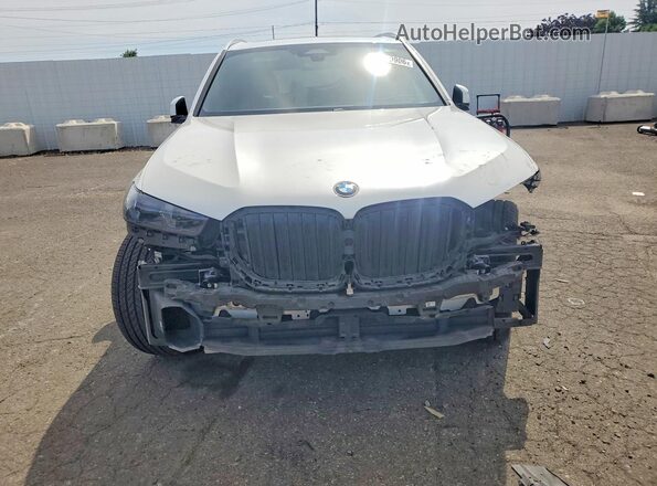 5UX23EU05R9S66337 2024 BMW X5 White Front view