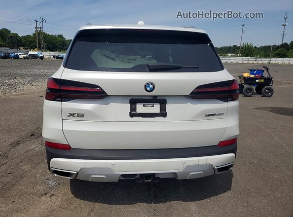 5UX23EU05R9S66337 2024 BMW X5 White Rear view