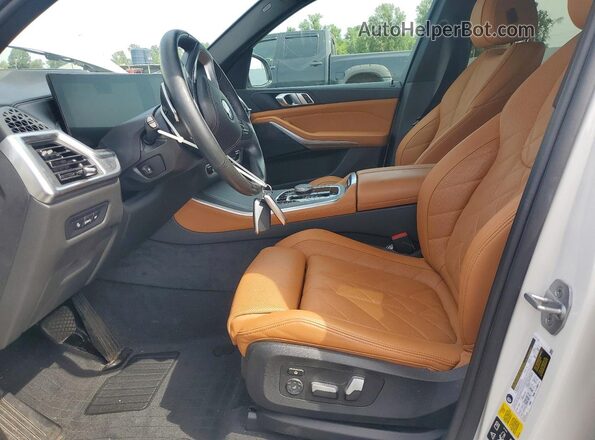 5UX23EU05R9S66337 2024 BMW X5 White Front interior view