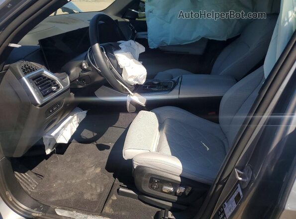 5UX23EU05R9V22900 2024 BMW X5 Серебряный Вид салона спереди