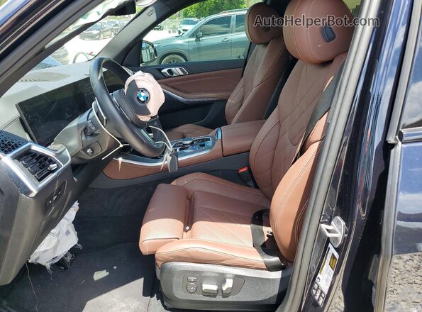 5UX23EU05S9X88827 2025 BMW X5 Blue Vista interior delantera